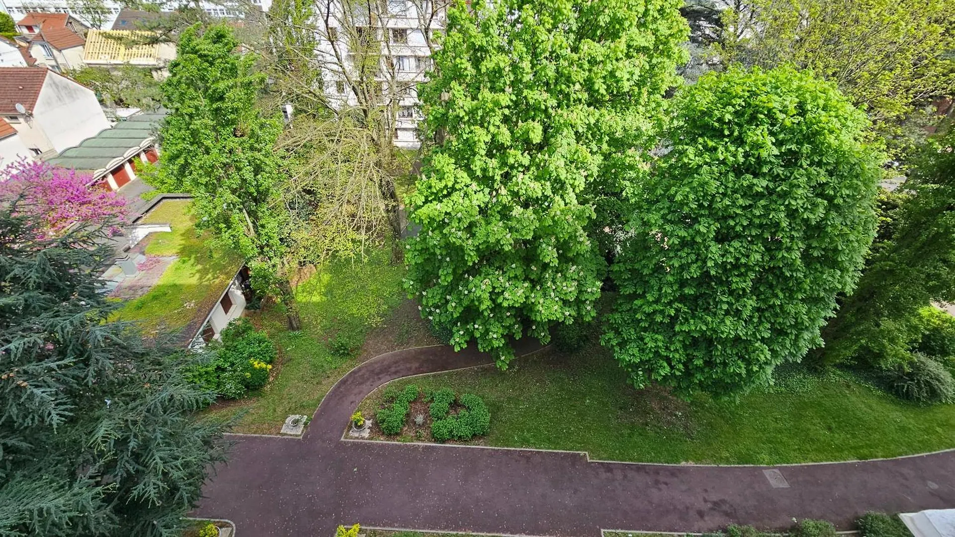 Big & Calm Familial Apartment With Balcony, Car Parking And Free Wifi Villejuif