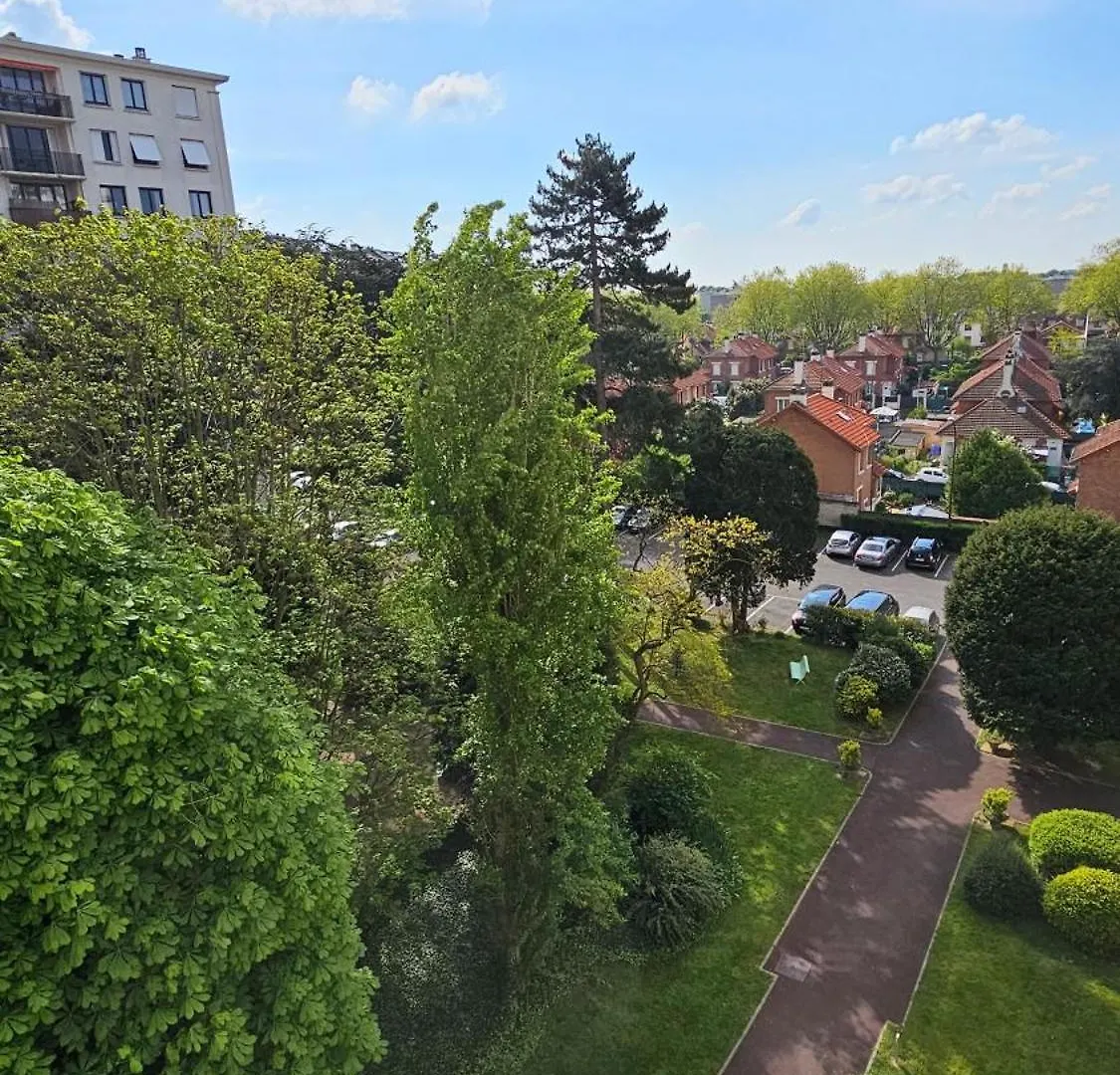 Big & Calm Familial Apartment With Balcony, Car Parking And Free Wifi Villejuif